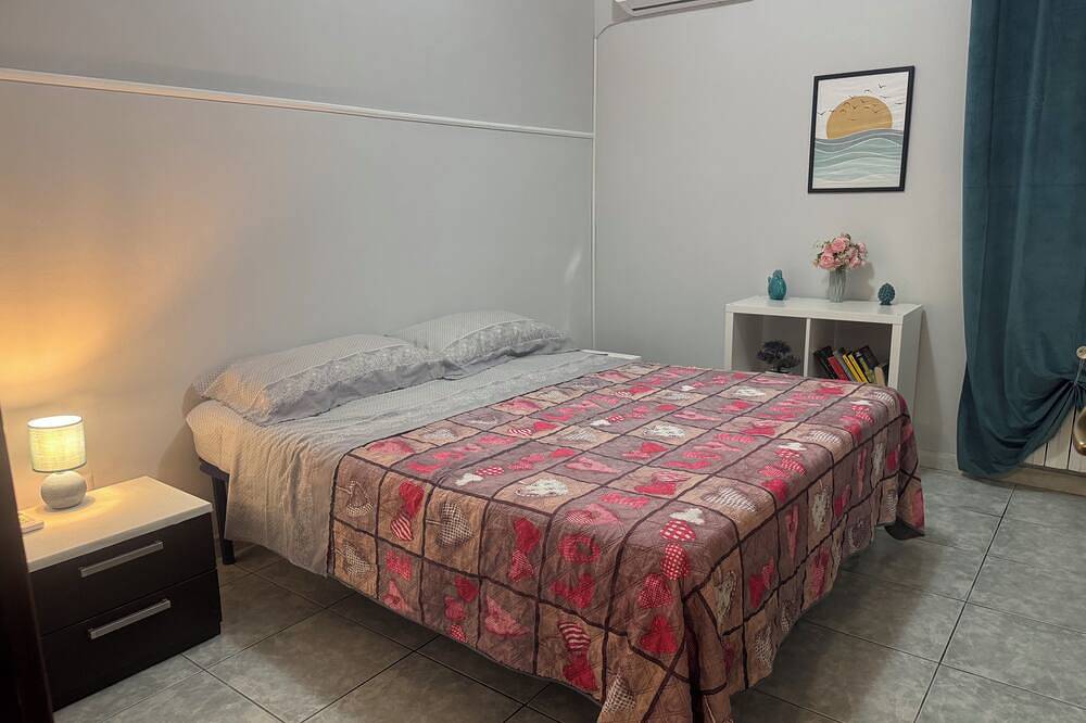 Entire apartment, Cozy apartment near the airport, with pets allowed in Fiumicino, Rome Province