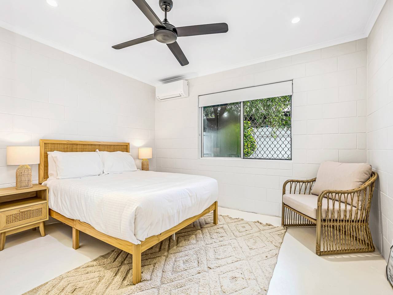 Entire apartment, Bright and Spacious Triplex Near Holloways Beach in Holloways Beach, Cairns