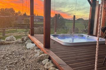 Gîte pour 6 personnes, avec jacuzzi ainsi que piscine et jardin à Saint-Astier