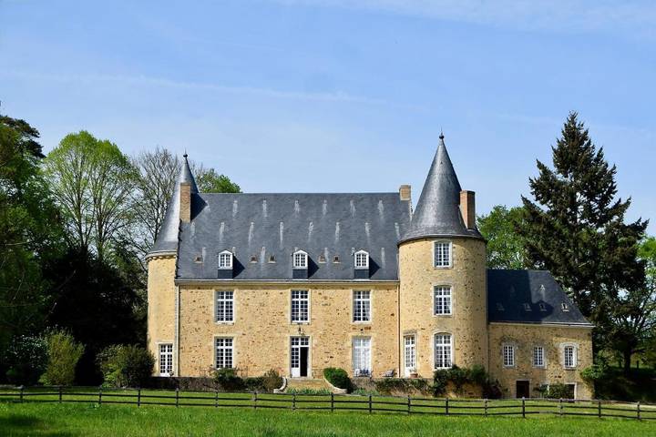 Maison d’hôte pour 2 personnes, avec Terrasse et Jardin ainsi que Piscine et Vue sur le lac
