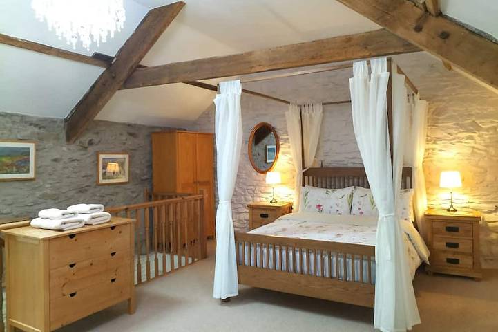 A characterful former Carriage House, located in peaceful scenic countryside in Ceredigion