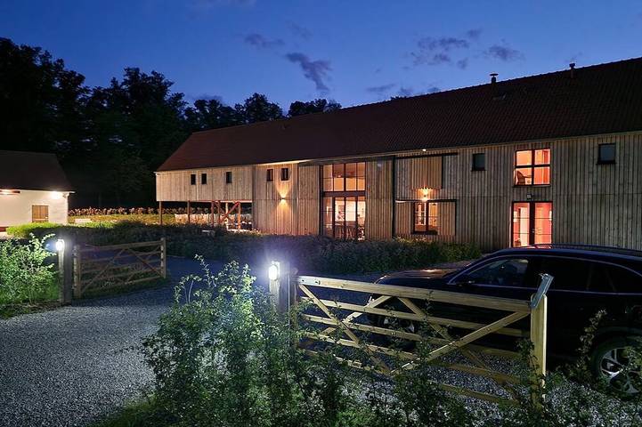 Gîte pour 15 personnes, avec jardin dans Tramecourt