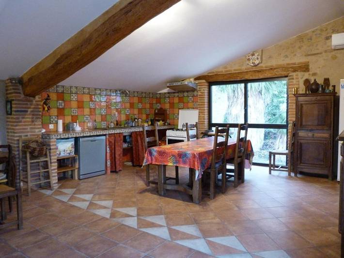 Location de vacances pour 12 personnes, avec jardin ainsi que piscine et vue, adapté aux familles à Millas - 3