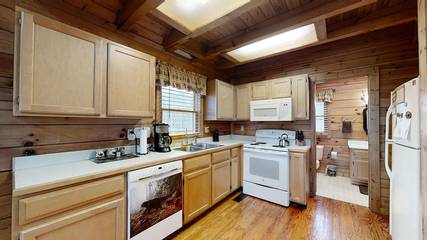 Glamping for 7 Guests in Wears Valley, Sevier County, Picture 3