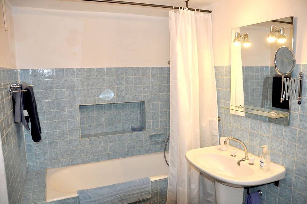 Geheel appartement, 3-zi.-whg. in 2-familienhaus mit Beheizbarem Pool und Bouleplatz in Tourrettes-sur-Loup, Cannes regio