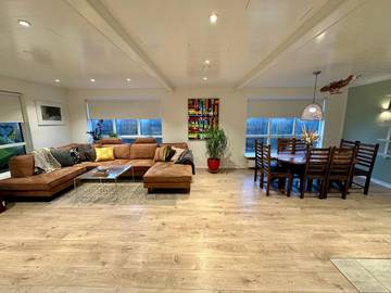 Villa für 8 Personen, mit Pool und Whirlpool sowie Garten in Island