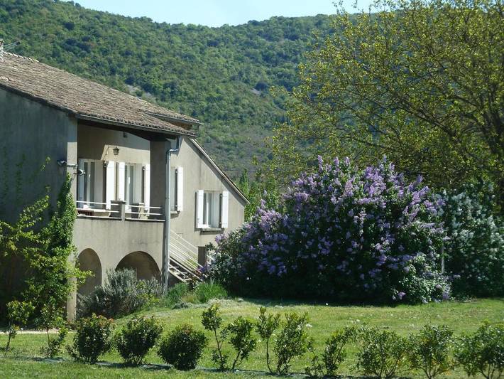 Location de vacances pour 10 personnes, avec vue ainsi que piscine et jardin, animaux acceptés à Valvignères - 2