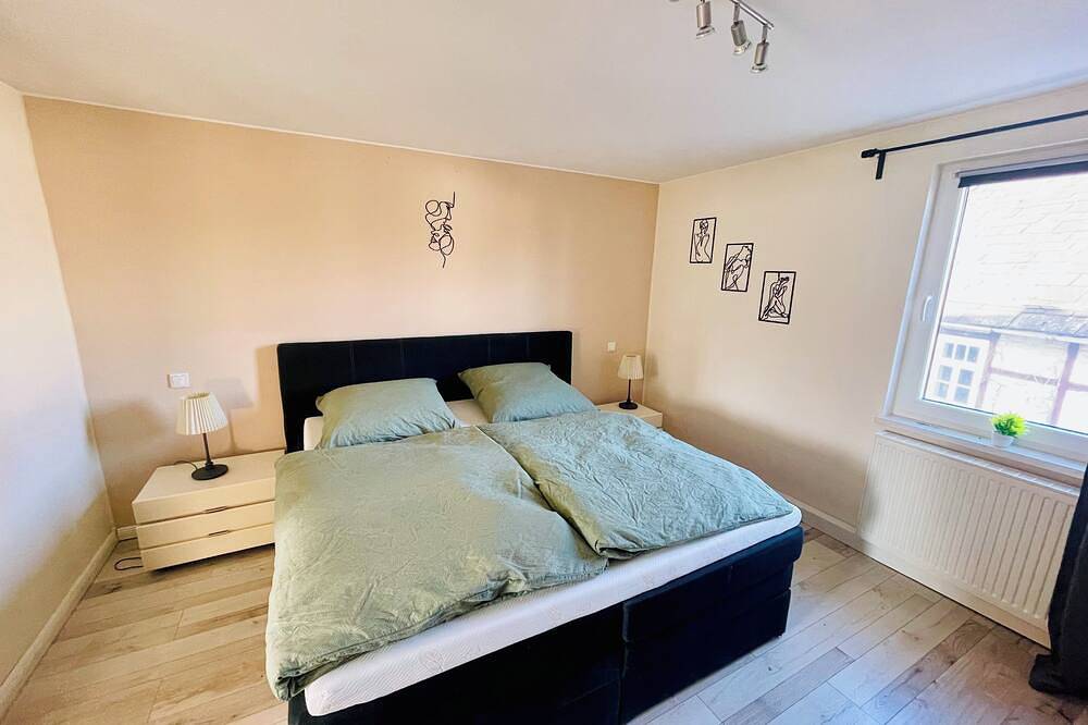 Ganze Wohnung, Ferienwohnung mit wundervollem Weserblick in Fürstenberg, Landkreis Holzminden