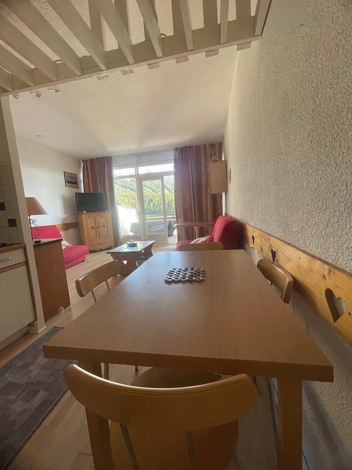 Appartement entier, Appartement superbe vue montagne aux pieds des piste avec grande terrasse privée in Villard-de-Lans, Parc naturel régional du Vercors