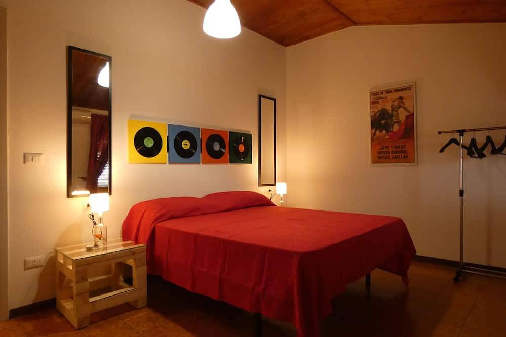 Entire apartment, A detached house in one of Italy's most beautiful villages, all to yourself in Santa Severina, Crotone Province