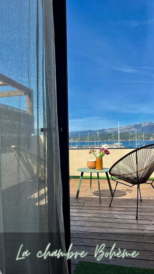 Location de vacances pour 2 personnes, avec vue et terrasse dans Port des Oursinières - 2