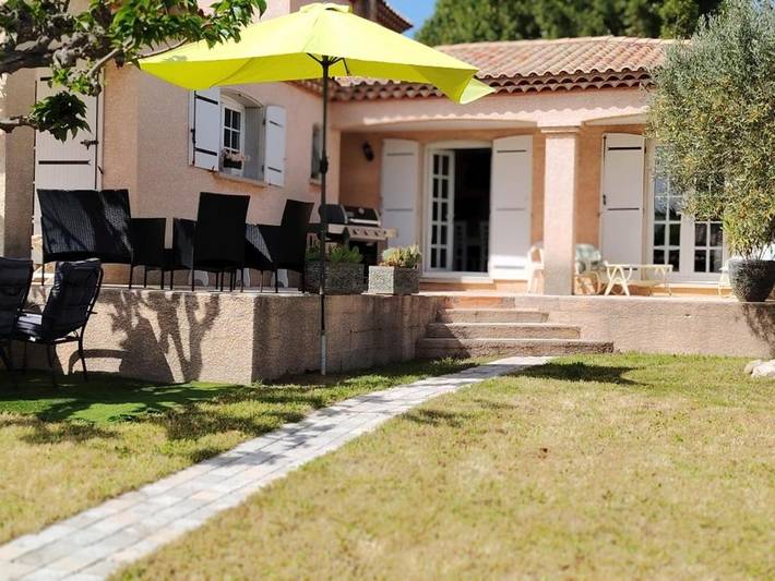 Location de vacances pour 4 personnes, avec jardin ainsi que piscine et terrasse à Tourbes - 3