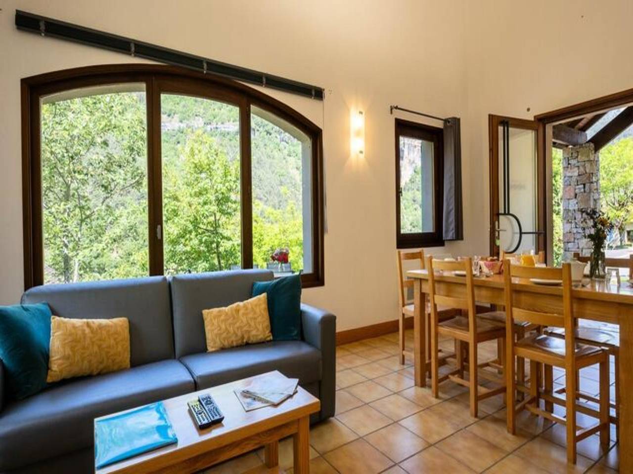 Appartement entier, Cottage dans les Gorges du Tarn avec piscine in Massegros Causses Gorges, Parc national des Cévennes