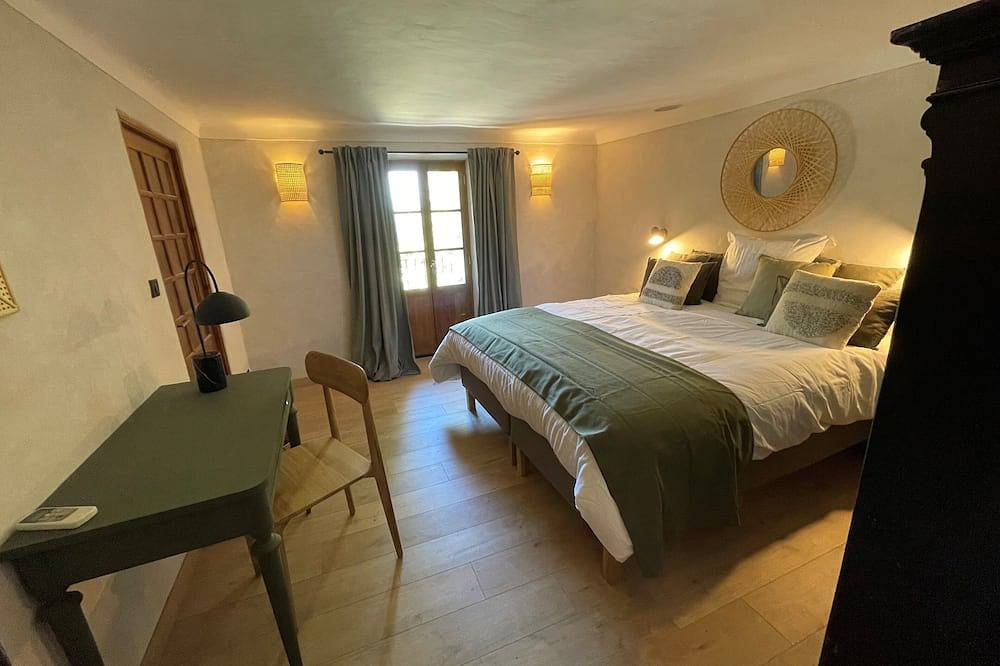 Mas du 19eme 4 double rooms and 6-bed dormitory in Mougins, Mittelmeerküste (Frankreich)