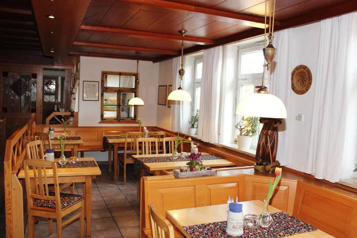 Hotel, mit Terrasse und Garten in Roth - 4