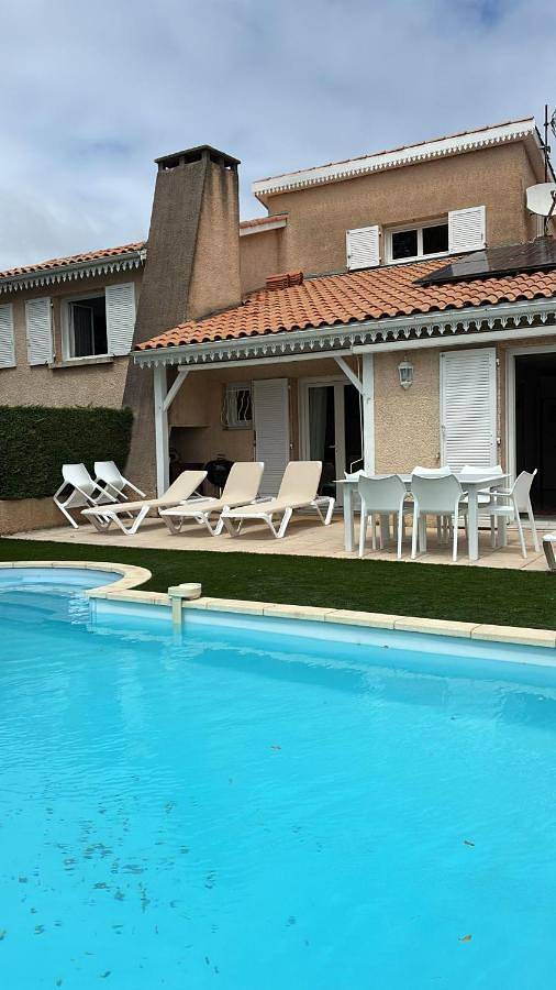 Location de vacances pour 6 personnes, avec vue ainsi que jardin et piscine dans Plage de La Hume
