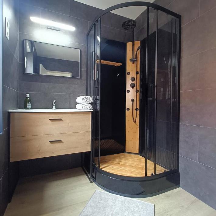 Appart’hôtel pour 2 personnes, avec Terrasse ainsi que Jacuzzi et Vue