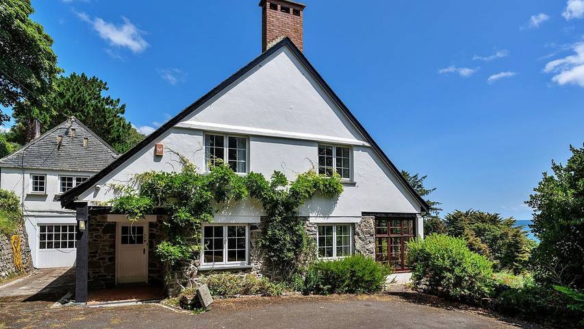 Holiday rental for 14 people, with garden in The Lizard Peninsula