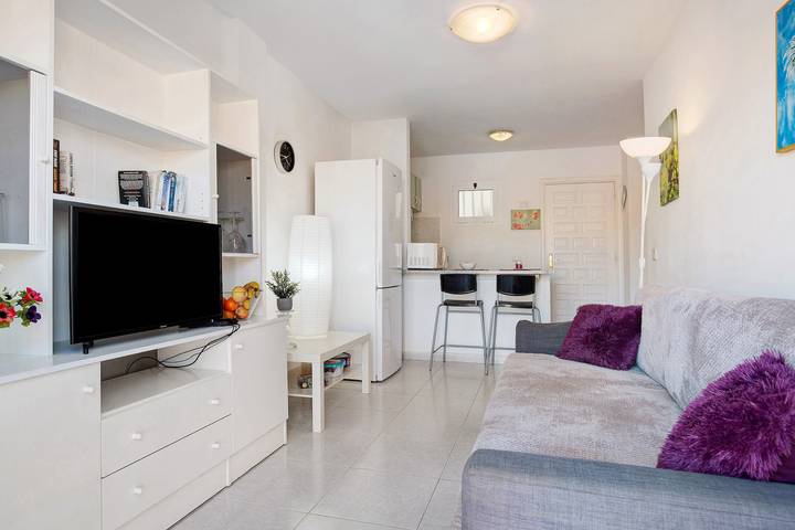 Apartamento entero, Vacaciones 'Sam' con piscina compartida, balcón y Wi-Fi in Caleta de Fuste, Antigua