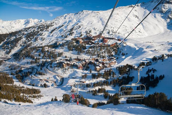 Ganze Wohnung, Ferienwohnung 'Chez Roll' mit Balkonen und privatem Parkplatz in Bourg-Saint-Maurice, Albertville und Umgebung