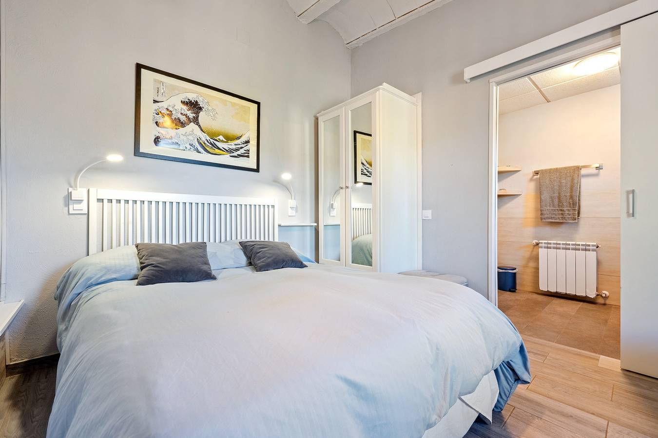 Landhuis 'Habitacion Doble Jardin' met uitzicht op de bergen, gedeeld zwembad en Wi-Fi in Camarles, Costa Dorada