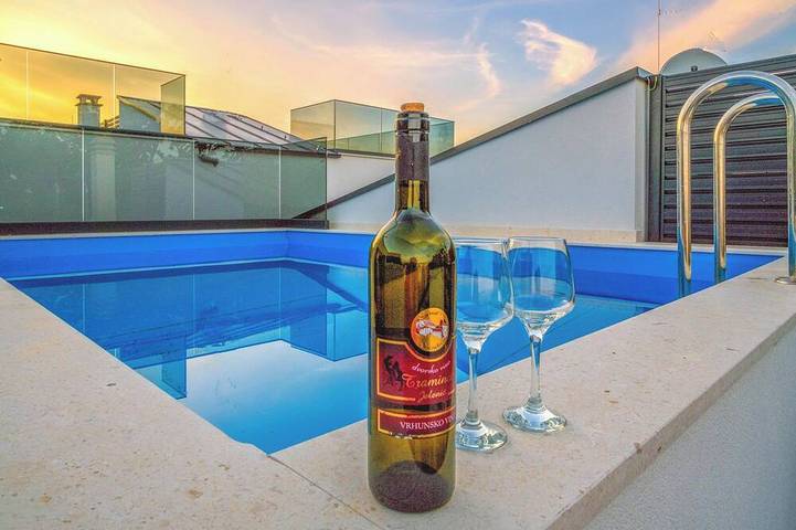 Ferienhaus für 10 Personen, mit Garten in Vodice