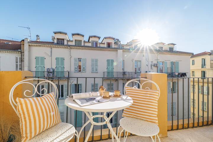 Gîte pour 4 personnes, avec balcon dans Place Massena