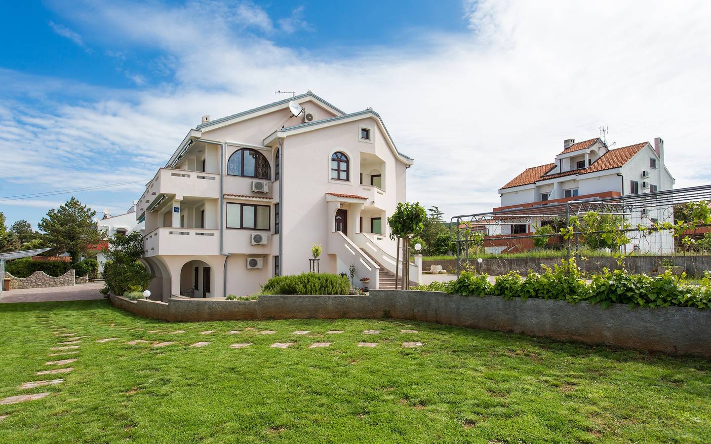 Entire apartment, One bedroom apartment with terrace and sea view Punat (Krk) A-17857-c in Punat, Krk