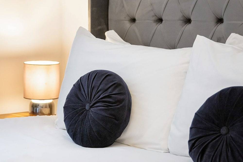 Entire apartment, ^Cosy Two Bed Aircondisioned Apartment in Heart of Covent Garden London^ in Covent Garden, London