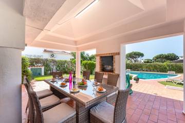 Villa for 8 People in Quarteira, Faro District, Photo 3