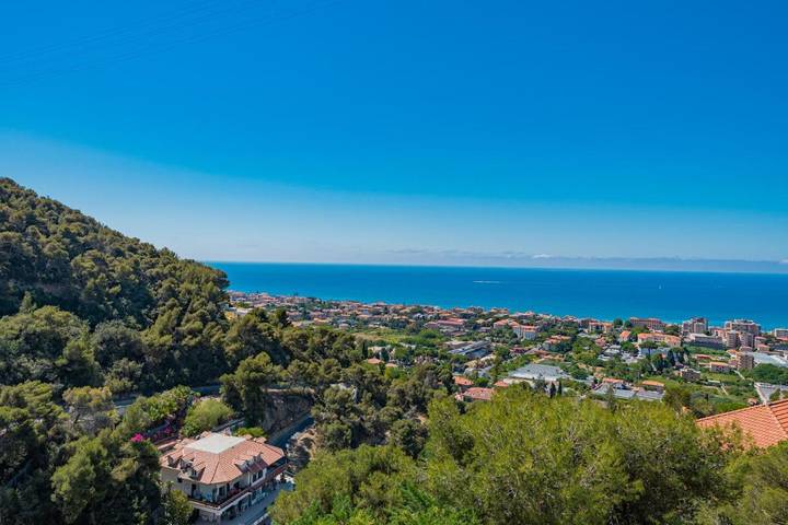 Gîte pour 2 personnes, avec vue ainsi que terrasse et piscine à Vallecrosia - 2