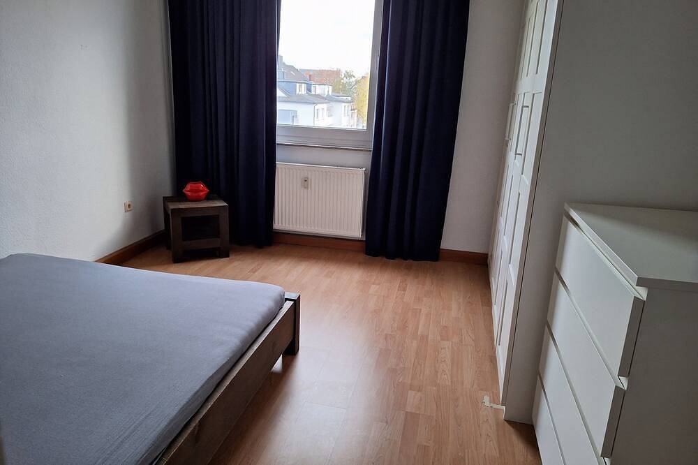 Apartamento entero, In the middle of Lindenthal and with the bus right outside the door to the city center in Colonia (Alemania), Renania