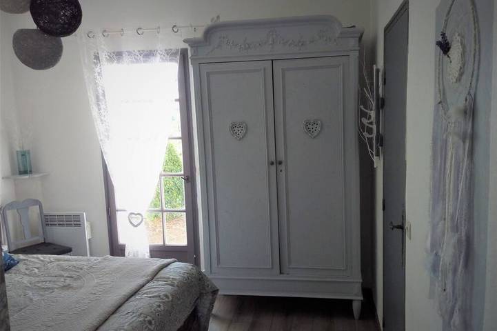 Location de vacances pour 8 personnes, avec jacuzzi ainsi que terrasse et jardin à La Verdière - 3