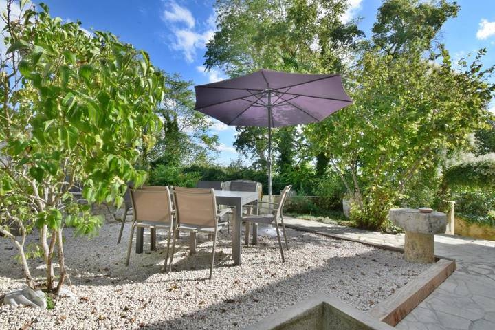 Location de vacances pour 7 personnes, avec terrasse ainsi que piscine et jardin à Castelnau-sur-l'Auvignon - 4