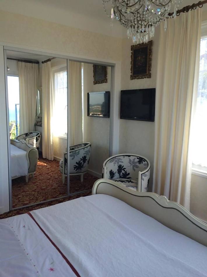 Chambre d’hôte pour 2 personnes, avec Terrasse et Jardin ainsi que Piscine et Vue