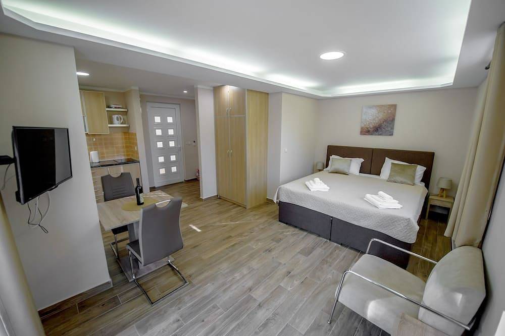 Haus mit vier Wohnungen in Opština Budva