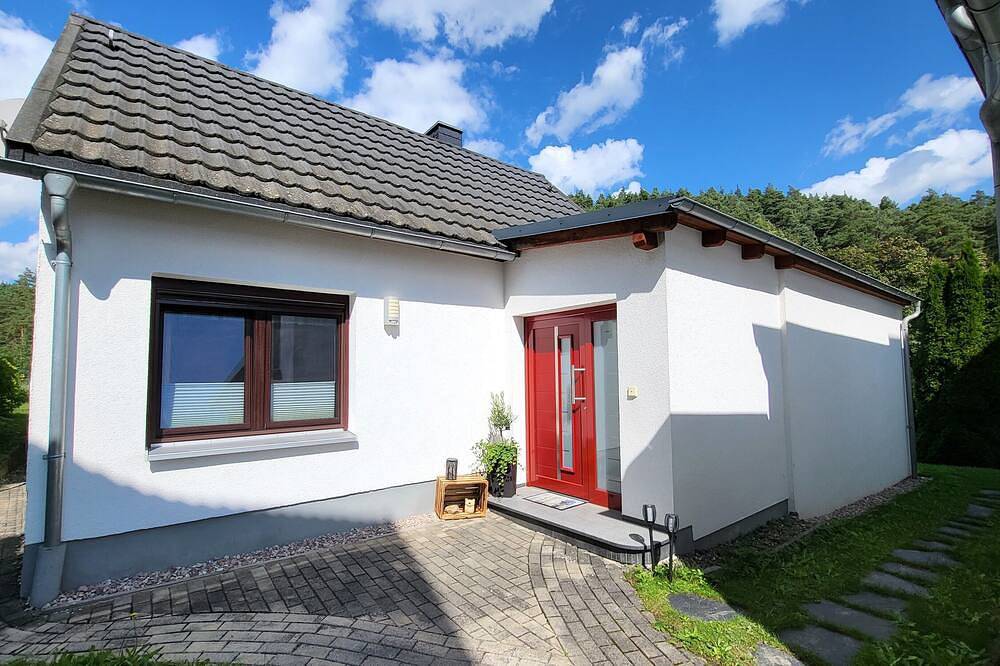 Schönes gemütliches Häuschen mit Blick ins Grüne und Freibadnähe in Unterwellenborn, Saaleland