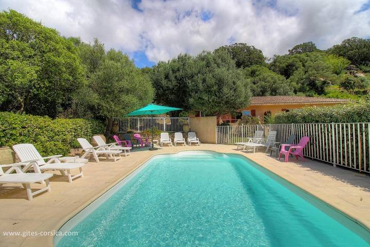 Gîte pour 6 personnes, avec Terrasse et Jardin ainsi que Piscine et Vue