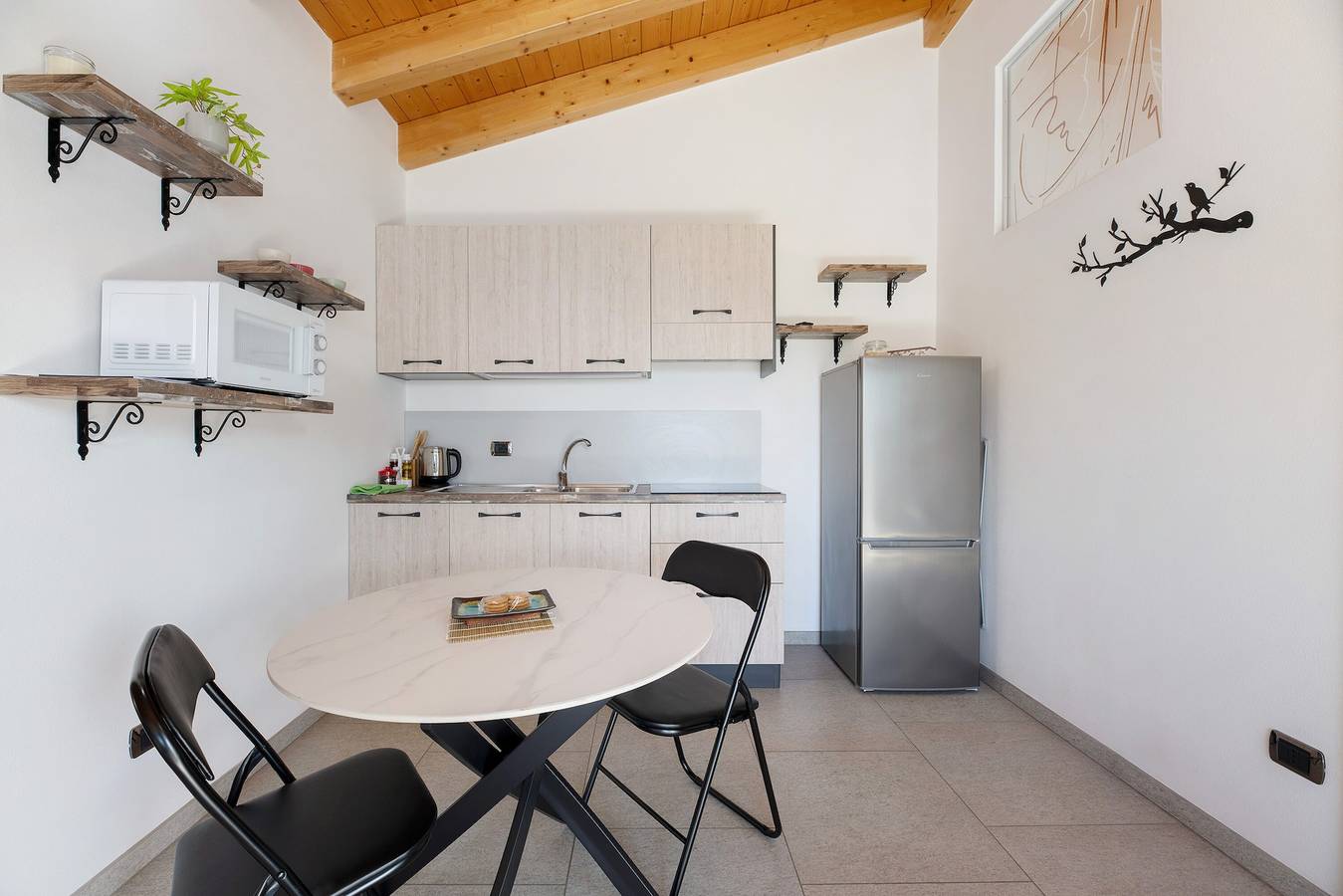Vakantiehuis 'Il Nido Del Colibrì' met uitzicht op het meer, privéterras en Wi-Fi, foto 14