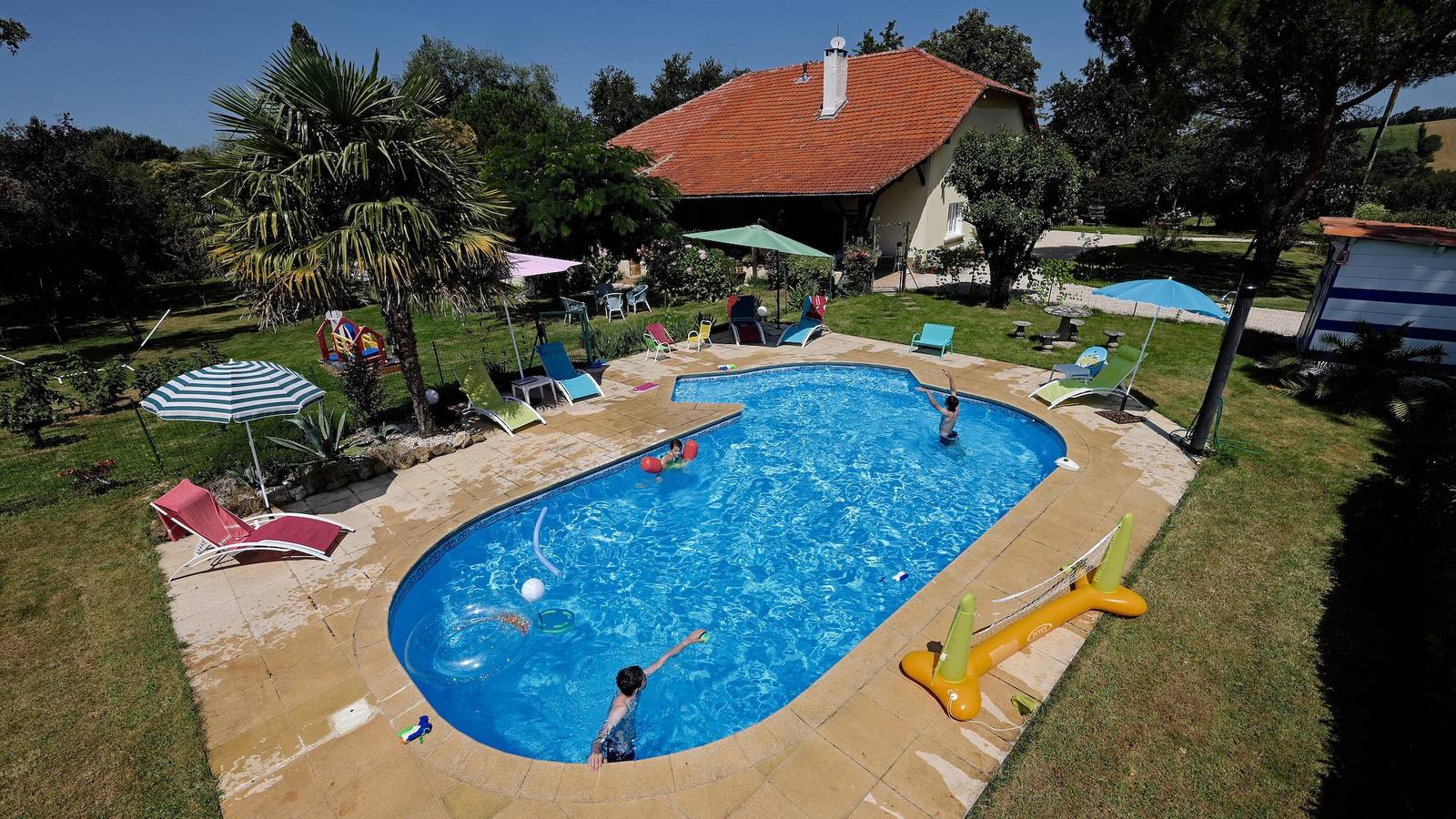 Maison de campagne 'Peyrouteau, Gîte Bucolique' avec piscine privée, terrasse et Wi-Fi in Dému, Gers