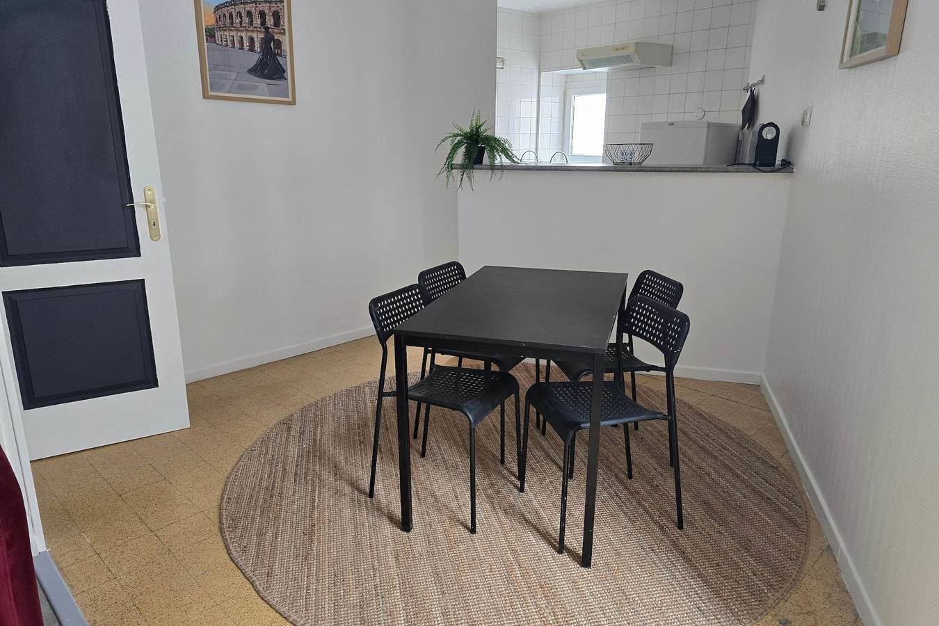 Apartamento entero, Bright apartment near the Arena and train station in Nimes, Region de Nimes