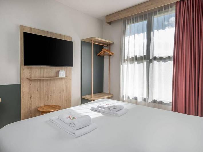 Hôtel pour 2 personnes, avec terrasse dans Champs - 4