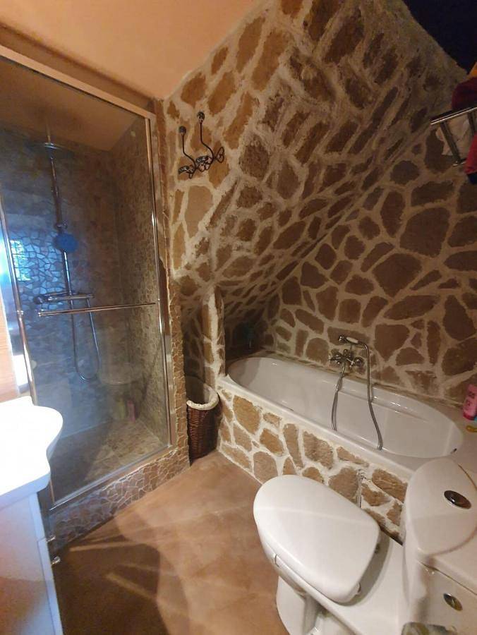 Appartement entier, One-Bedroom Apartment in Le Broc, Côte méditerranéenne (France)