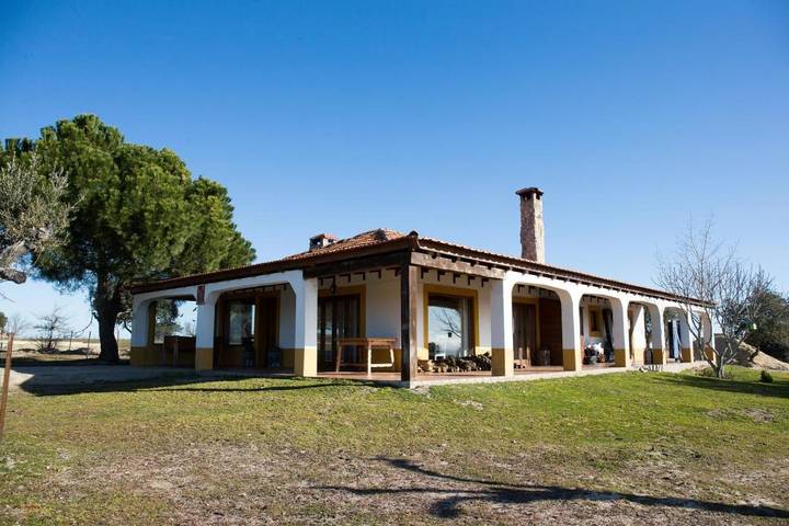 Casa rural con piscina para 2 personas, con jardín y terraza además de jacuzzi y piscina en Comarca de Ciudad Rodrigo - 2