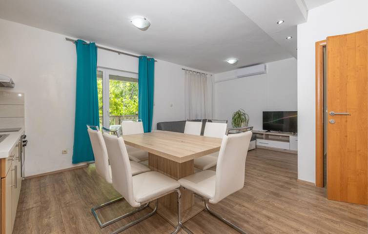 Ganze Ferienwohnung, Gemütliche 1-Zimmer-Wohnung in der Nähe des Strandes Mala Rajska mit Terrasse und Parkplatz in Lopar, Rab