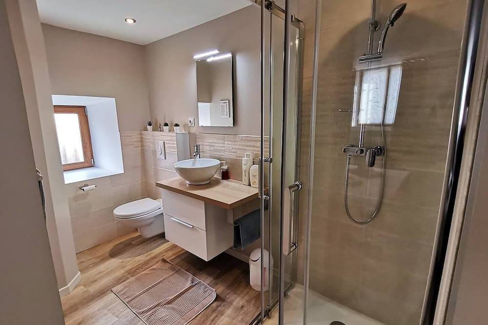 Entire apartment, Our holiday home is the perfect place for travelers looking for a comfortable and modern accommodation, located near main roads. You will feel at home in our fully renovated apartment, which can accommodate up to 4 people. in Soultz-Haut-Rhin, Parc naturel régional des Ballons des Vosges