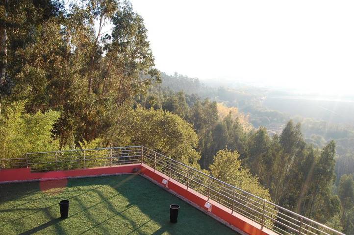 Hôtel pour 2 personnes, avec Terrasse et Jardin ainsi que Piscine et Vue sur le lac dans Águeda