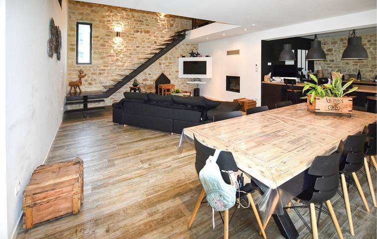 Location de vacances pour 12 personnes, avec terrasse ainsi que piscine et jardin à Orange - 2