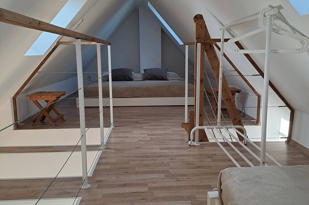 Ganze Wohnung, Exklusiv & modern - Direkt am See - großzügige Ferienwohnung mit Balkon in Strasen, Wustrow (Mecklenburgische Seenplatte)