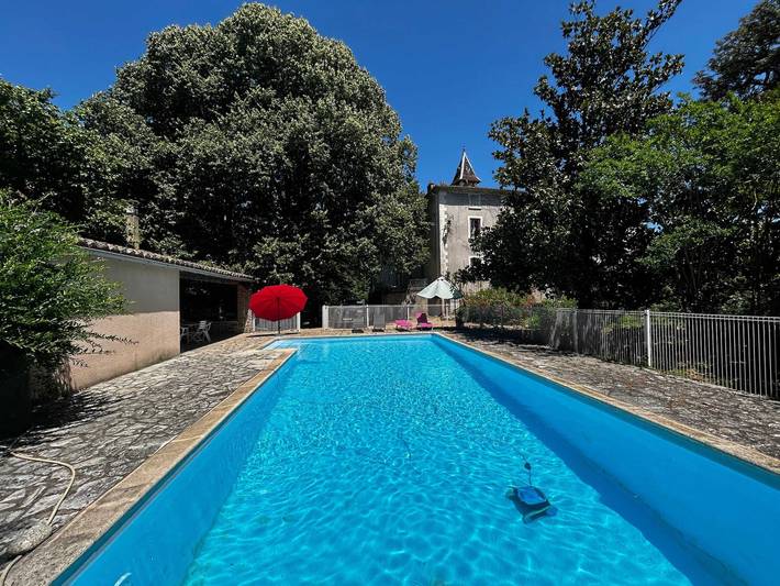 Location de vacances pour 9 personnes, avec jardin ainsi que terrasse et piscine à Berrias-et-Casteljau - 2
